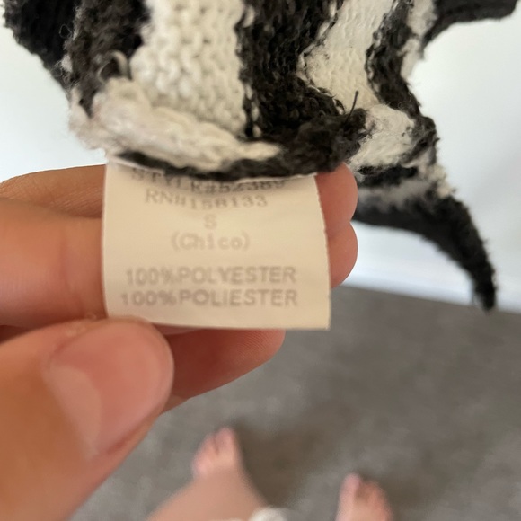 B&W STRIPE SWEATER - Picture 6 of 6